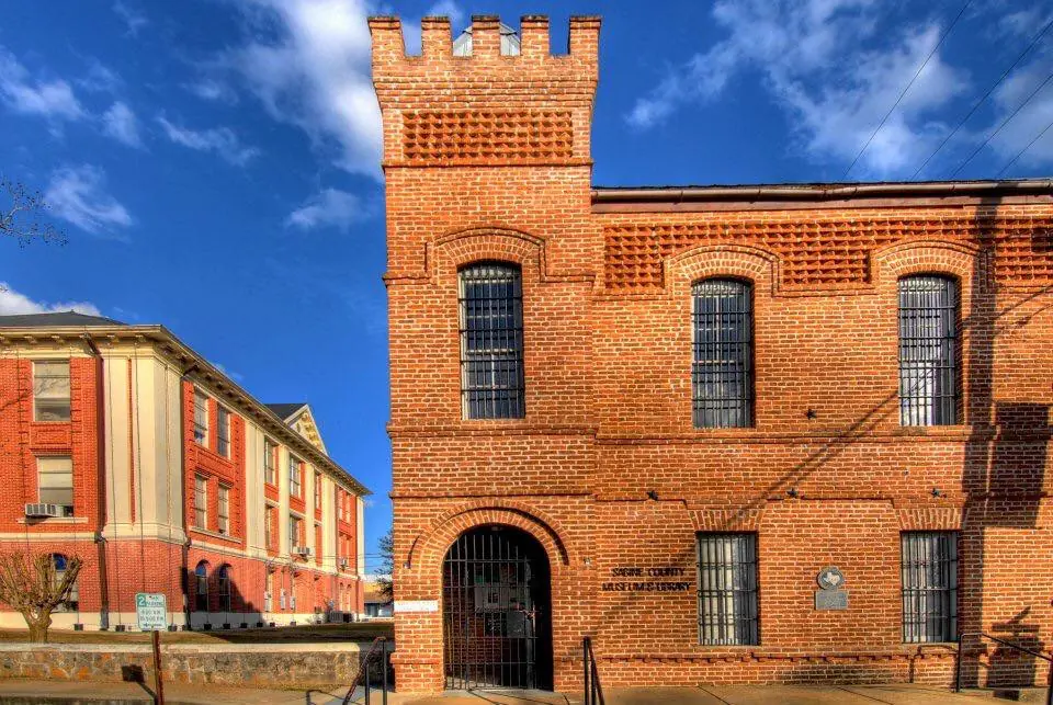 Photograph from the Facebook post “Sabine County, Texas Courthouse on left and old Jail front and center.”
