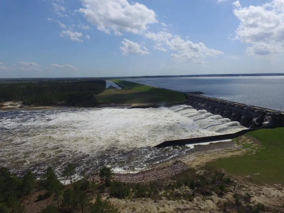 Photograph from the Facebook post “Toledo Bend Dam, taken about two hours ago.”