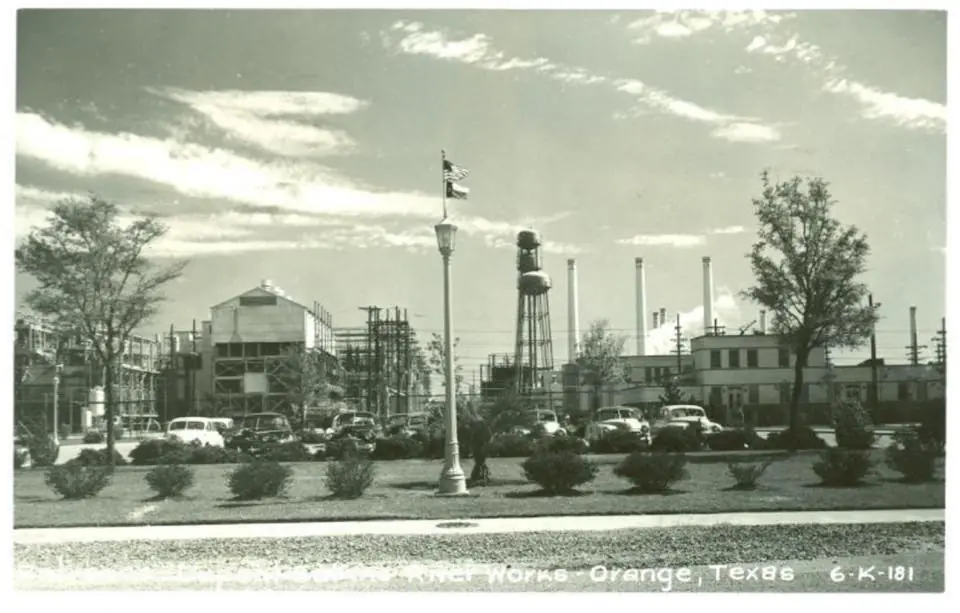 Photograph from the Facebook post “1953 Orange Texas RPPC-Entrance Dupont Sabine River Works Factory”