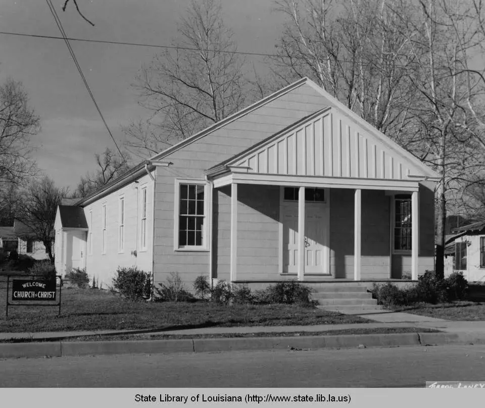 Photograph from the Facebook post “Church of Christ in Mansfield Louisiana in 1949.”