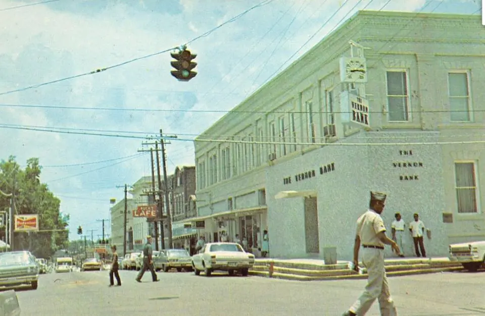 Photograph from the Facebook post “1960s, postcard from Leesville, Louisiana (Vernon Parish)”