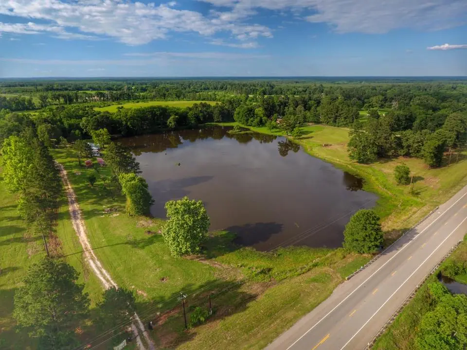 Photograph from the Facebook post “Once a popular summer attraction, Crystal Lake in Joaquin, Texas (Shelby County) hosted…”