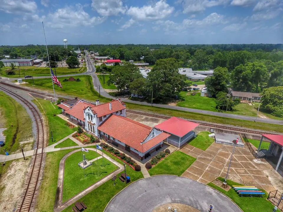 Photograph from the Facebook post “The DeQuincy, Louisiana Railroad Museum from the air.”