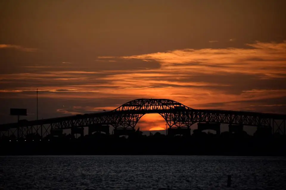 Photograph from the Facebook post “I-10 Bridge at Lake Charles this evening”