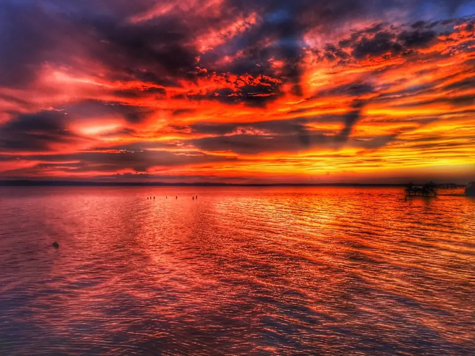 Photograph from the Facebook post “Toledo Bend Lake at Pendleton Bridge Marina tonight, on Louisiana side, by Ross MacDonald”