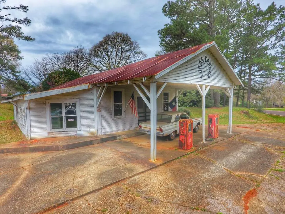 Photograph from the Facebook post “Ford's Corner.”