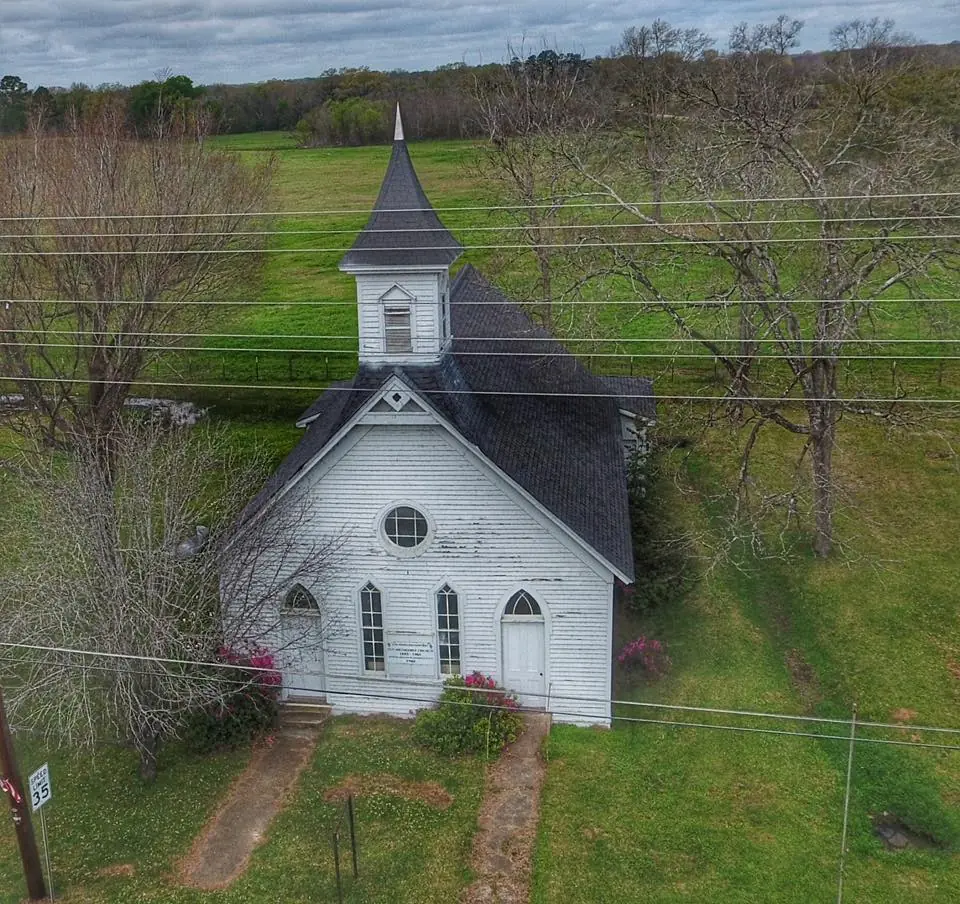 Photograph from the Facebook post “Robeline Methodist Church, Robeline, Louisiana (Natchitoches Parish).”