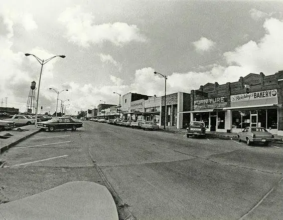 Photograph from the Facebook post “Some oldies in DeRidder, Louisiana”