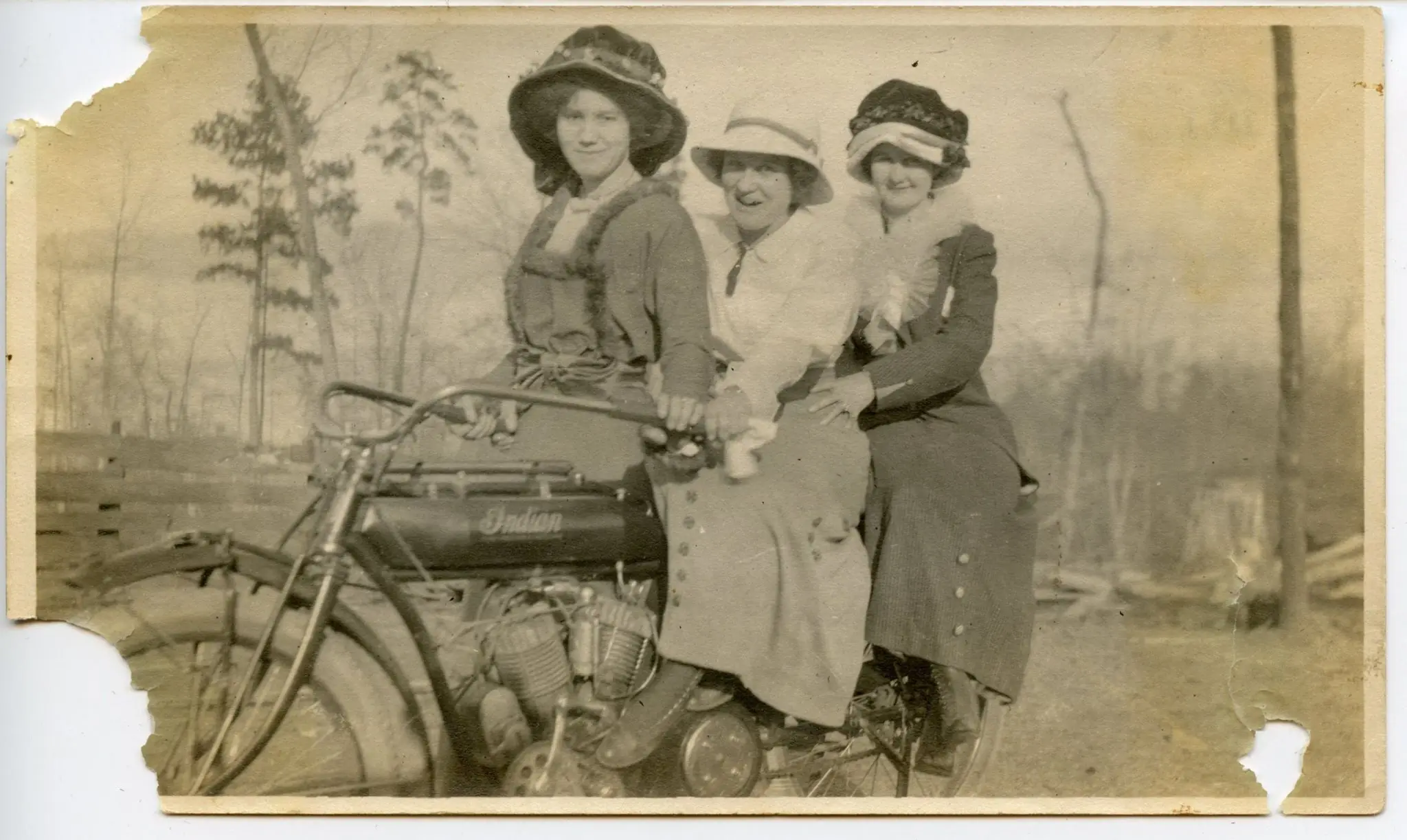 Photograph from the Facebook post “I just found this old photo to be really cool..”