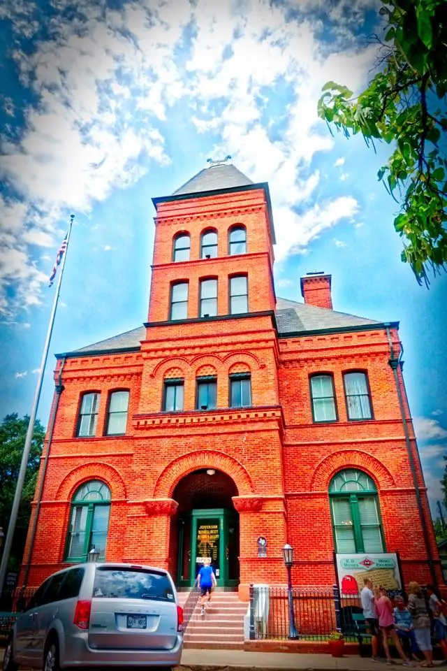 Photograph from the Facebook post “Jefferson, Texas taken today.”