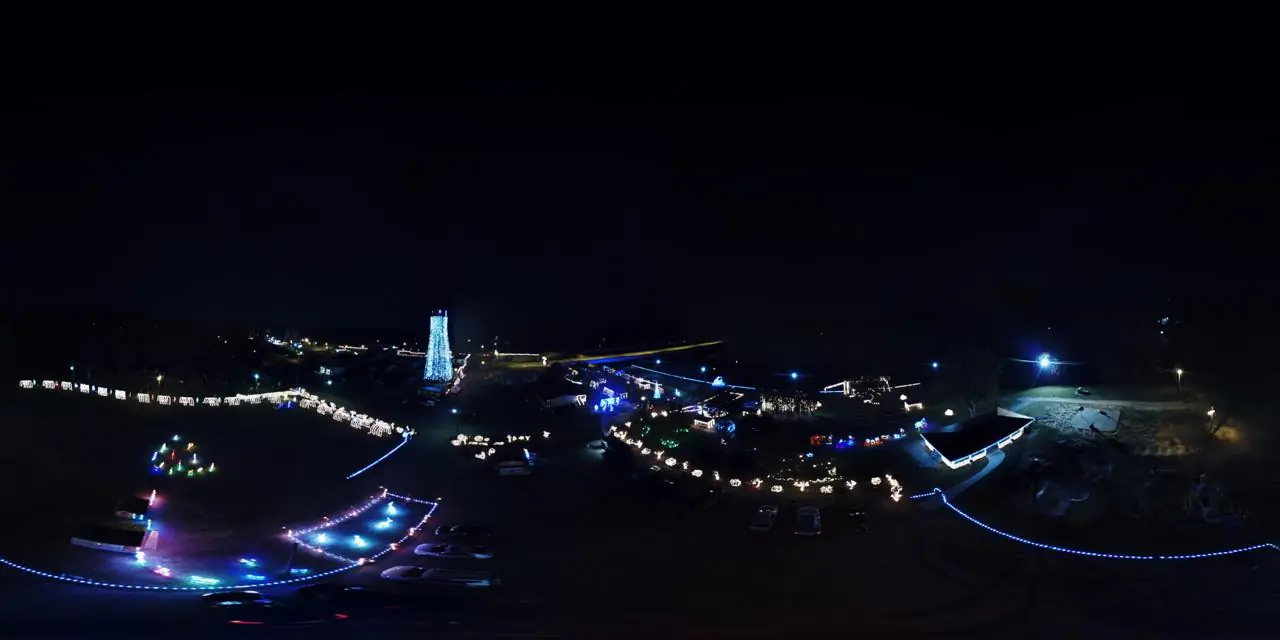 Photograph from the Facebook post “Logansport Christmas lights”