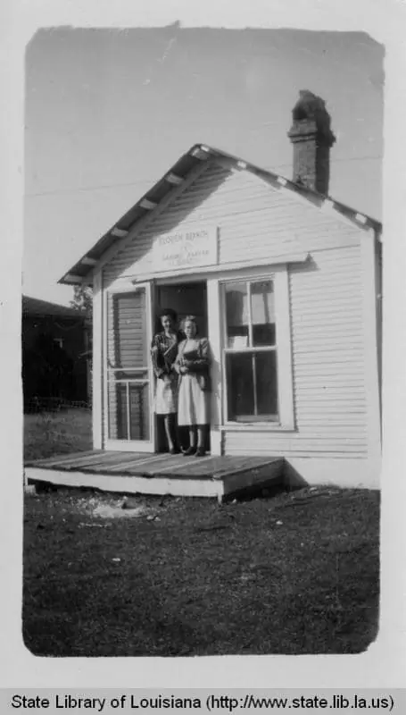 Photograph from the Facebook post “B&W photo, October 1947.”