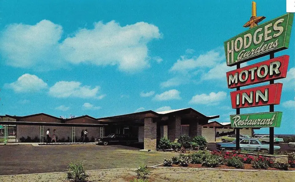 Photograph from the Facebook post “Hodges Gardens Motor Inn, along Hwy.”
