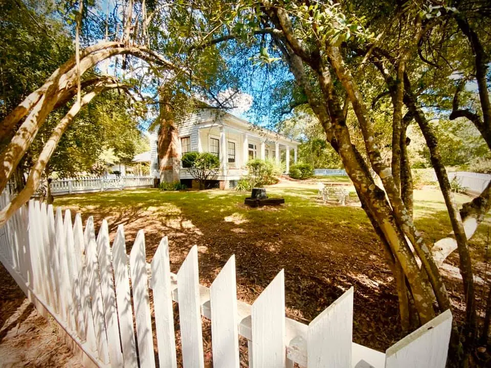 Photograph from the Facebook post “Swearingen Place, Keachie, La (DeSoto Parish).”
