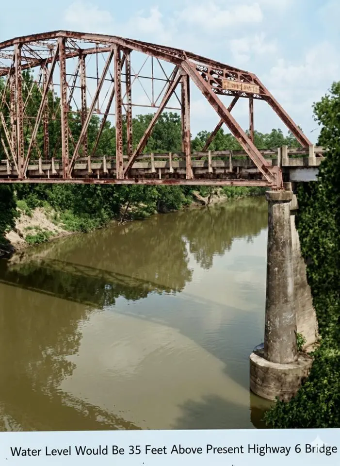 Photograph from the Facebook post “Old Sabine River bridge… from newspaper prior to the damming of the river.”